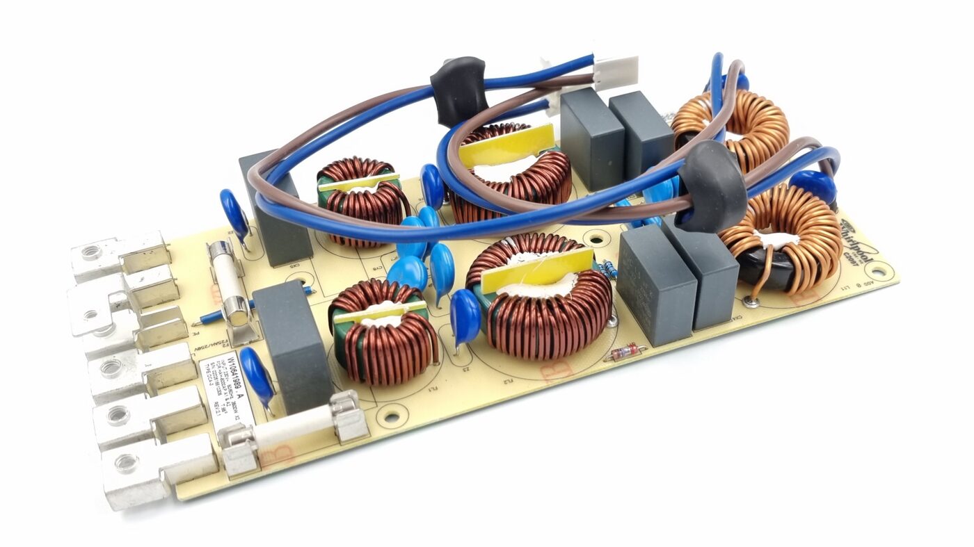 Moduł sterujący Whirlpool / Indesit Mains filter G8 W10641989